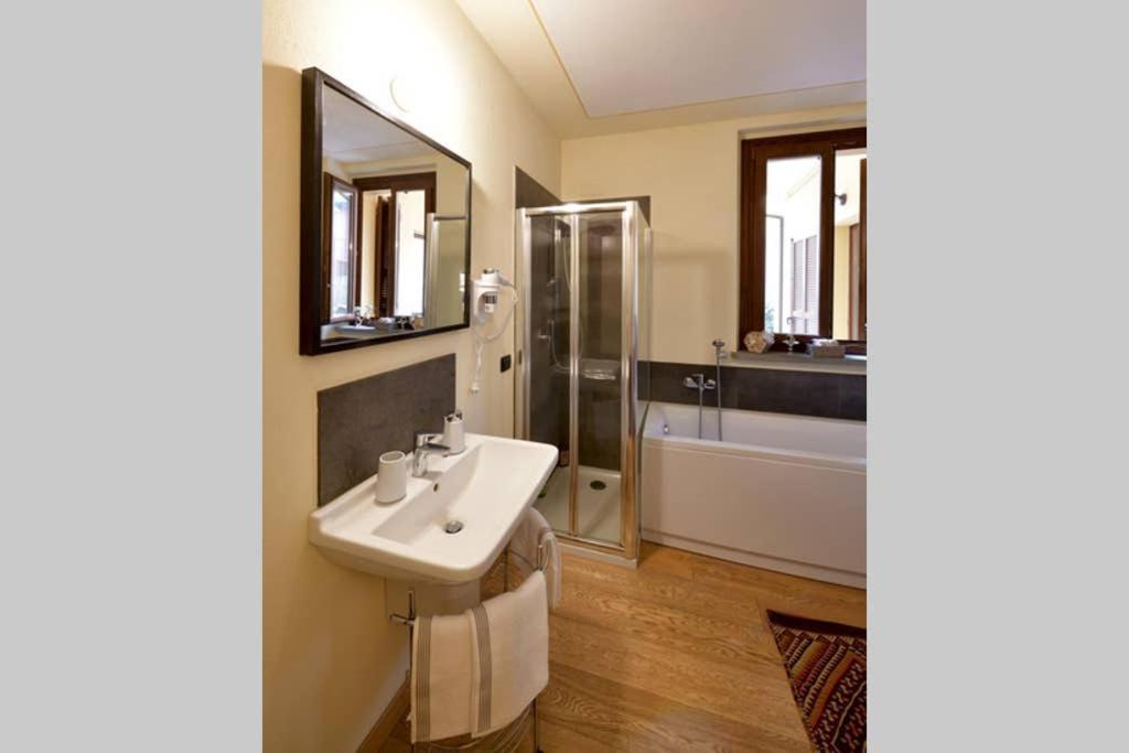 C-Rooms, Residenza Correggio Parma Exterior foto